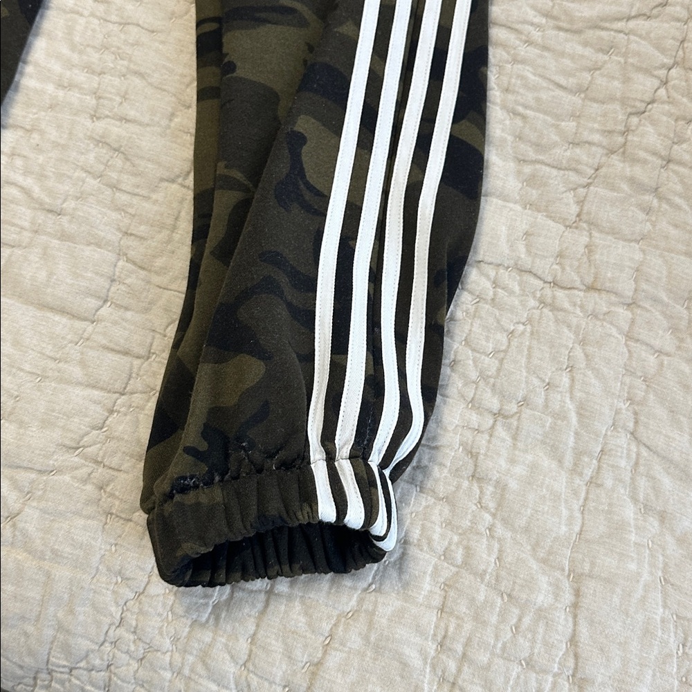 Joggers - Picture 2 of 2